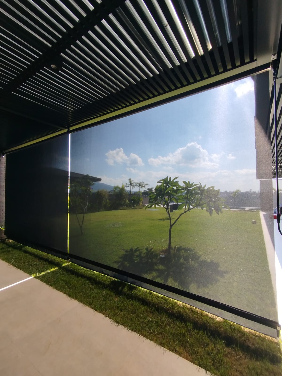Cortina tela solar com transparência e ventilação — Itu